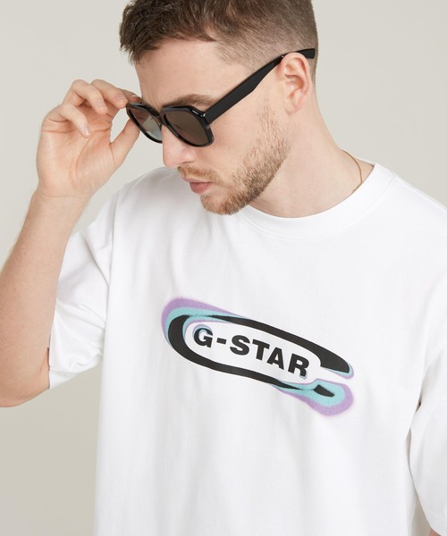 G-STAR（ジースター）の「Gradient Old Skool Logo T-Shirt/グラフィックプリントクラシックロゴTシャツ（Tシャツ/カットソー・メンズ・ダークブラック/ホワイト・SMALL/LARGE/X-LARGE/MEDIUM）」の7枚目の写真