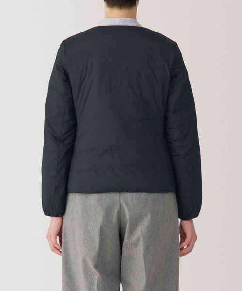 無印良品（ムジルシリョウヒン）の「婦人　軽量ダウンノーカラージャケット（帯電防止裏地）（ダウンジャケット/コート・レディース・ブラック/ライトベージュ/オレンジ系/カーキ系・L/M/S/XL）」の7枚目の写真