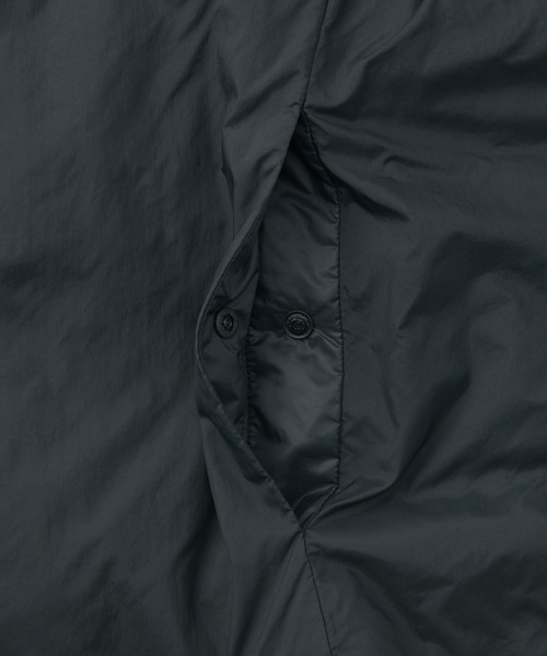 無印良品（ムジルシリョウヒン）の「婦人　軽量ダウンノーカラージャケット（帯電防止裏地）（ダウンジャケット/コート・レディース・ブラック/ライトベージュ/オレンジ系/カーキ系・L/M/S/XL）」の11枚目の写真