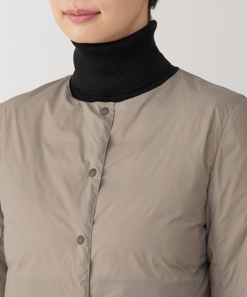 無印良品（ムジルシリョウヒン）の「婦人　軽量ダウンノーカラージャケット（帯電防止裏地）（ダウンジャケット/コート・レディース・ブラック/ライトベージュ/オレンジ系/カーキ系・L/M/S/XL）」の18枚目の写真