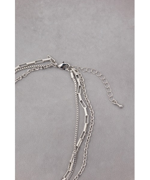 AZUL by moussy（アズールバイマウジー）の「ステンレス3連ミックスチェーンネックレス（ネックレス・レディース・ゴールド系その他/シルバー・FREE）」の4枚目の写真