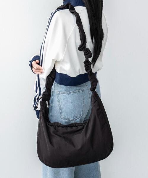 WEGO(ウィゴー)の「WEGO/ハーフムーンドロストショルダー(ショルダーバッグ・レディース・ダークグレー/その他1/ブラック系その他/シルバー/ライトベージュ/カーキ/ブラック・FREE)」の2枚目の写真