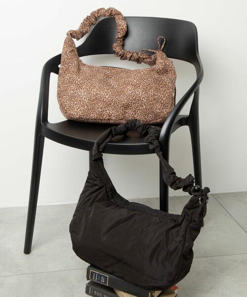 WEGO(ウィゴー)の「WEGO/ハーフムーンドロストショルダー(ショルダーバッグ・レディース・ダークグレー/その他1/ブラック系その他/シルバー/ライトベージュ/カーキ/ブラック・FREE)」の9枚目の写真