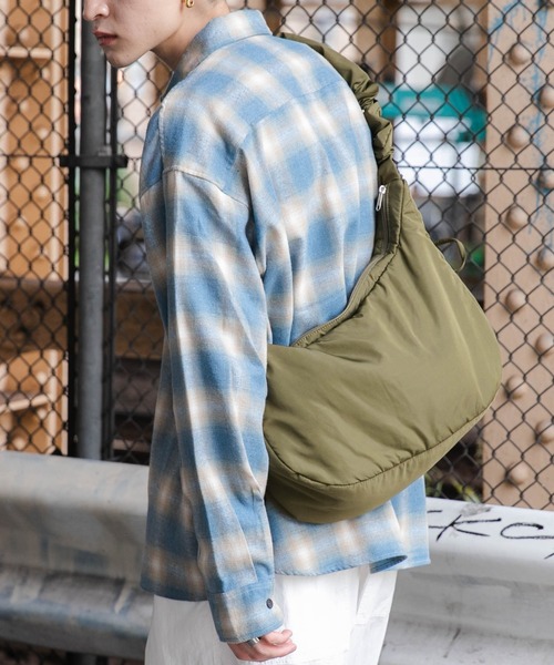 WEGO(ウィゴー)の「WEGO/ハーフムーンドロストショルダー(ショルダーバッグ・レディース・ダークグレー/その他1/ブラック系その他/シルバー/ライトベージュ/カーキ/ブラック・FREE)」の5枚目の写真