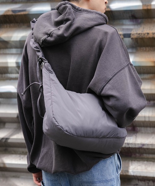 WEGO(ウィゴー)の「WEGO/ハーフムーンドロストショルダー(ショルダーバッグ・レディース・ダークグレー/その他1/ブラック系その他/シルバー/ライトベージュ/カーキ/ブラック・FREE)」の1枚目の写真