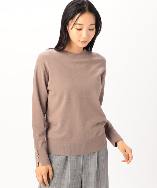 COMME CA ISM（コムサイズム）の「袖ボタン ベーシック クルーネックニット（ニット/セーター・レディース・ホワイト/ブラック/ベージュ/ブルー・MEDIUM/LARGE）」の3枚目の写真