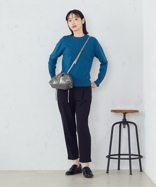 COMME CA ISM（コムサイズム）の「袖ボタン ベーシック クルーネックニット（ニット/セーター・レディース・ホワイト/ブラック/ベージュ/ブルー・MEDIUM/LARGE）」の11枚目の写真