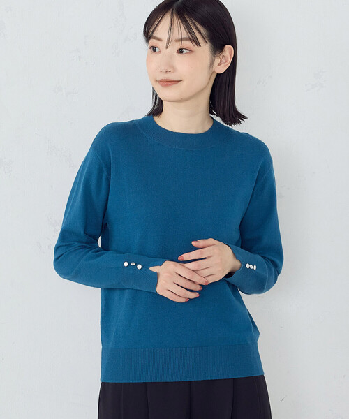COMME CA ISM（コムサイズム）の「袖ボタン ベーシック クルーネックニット（ニット/セーター・レディース・ホワイト/ブラック/ベージュ/ブルー・MEDIUM/LARGE）」の13枚目の写真