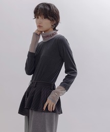 フロッキーテキストハイネックトップス