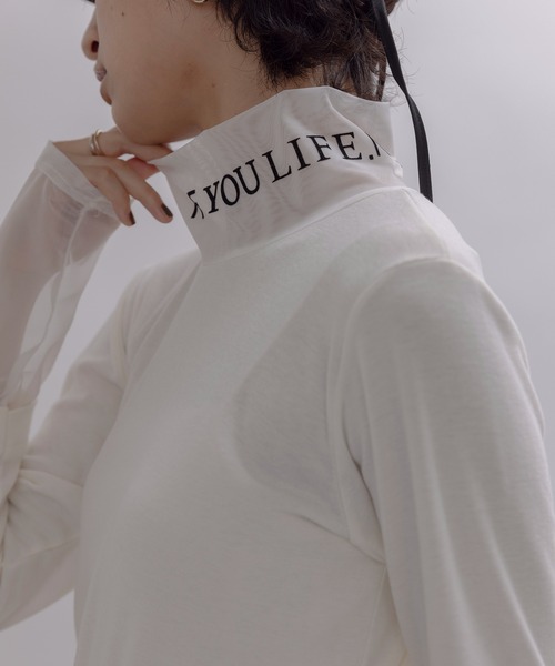 Eimee Law（エイミーロウ）の「フロッキーテキストハイネックトップス（Tシャツ/カットソー・レディース・アイボリー/ブラック/チャコールグレー/グレー系・FREE）」の5枚目の写真