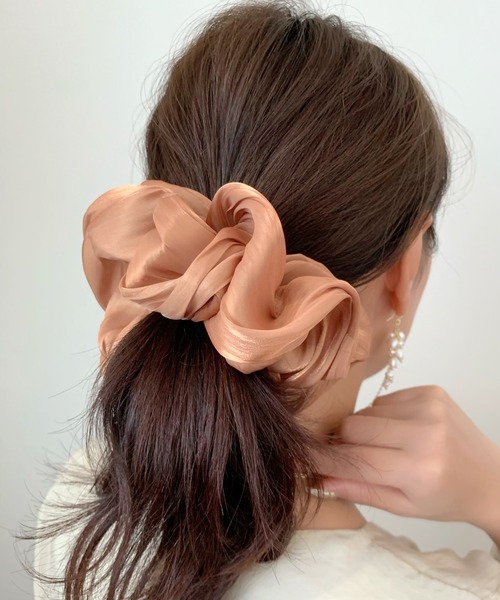 ciite'（シーテ）の「ビッグボリュームシュシュ（シュシュ・レディース・モカ/ベージュ/キャメル/オレンジ/ブルー/ワイン/ブラック・FREE）」の5枚目の写真