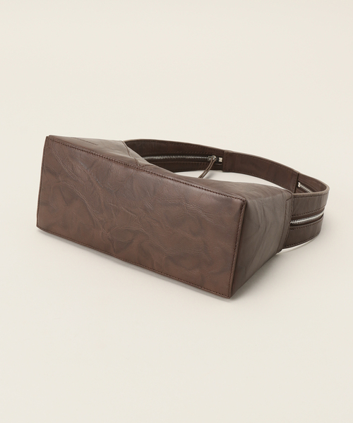 LOW CLASSIC（ロウ　クラシック）の「【LOW CLASSIC/ロウ・クラシック】 VINTAGE CUBE SHOULDER BAG LW243BA05（ショルダーバッグ・レディース・ブラウン・FREE）」の4枚目の写真