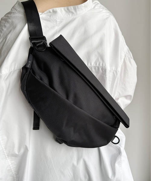 COMMON WARE(コモンウェアー)の「EM:NoiR Hexa shoulder(ショルダーバッグ・メンズ・ブラック/ブラック系その他・FREE)」の2枚目の写真