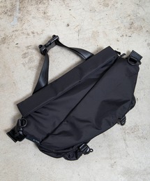 EM:NoiR Hexa shoulder