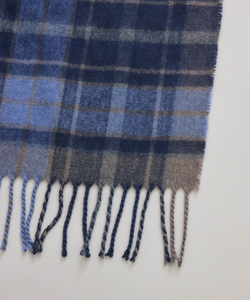 KATHARINE ROSS（キャサリンロス）の「【KATHARINE ROSS】ウールMIXチェックストール（ストール/ショール・レディース・ブルー/ダークグリーン/レッド・MEDIUM）」の4枚目の写真