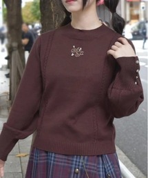 ビジュー付ロゴ刺繍ニット