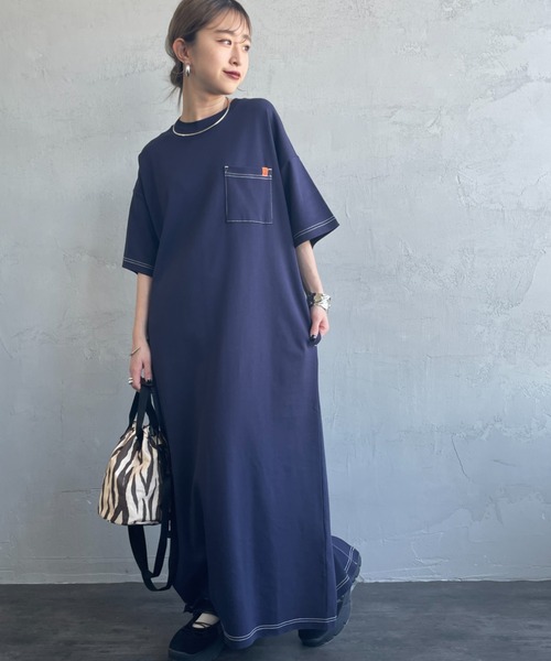 UNIVERSAL OVERALL（ユニバーサルオーバーオール）の「[UNIVERSAL OVERALL/ユニバーサルオーバーオール] 別注 配色ステッチ マキシ丈ワンピース（ワンピース・レディース・ブラック/オリーブ/チャコール/ネイビー・F）」の4枚目の写真