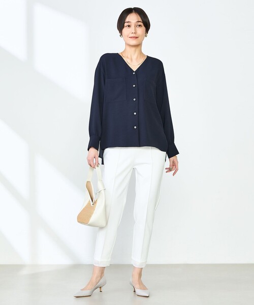 NOLLEY’S(ノーリーズ)の「《セットアップ対応》ニュアンスジョーゼットVネックブラウス(シャツ/ブラウス・レディース・ネイビー/オフホワイト/サックスブルー・38)」の5枚目の写真