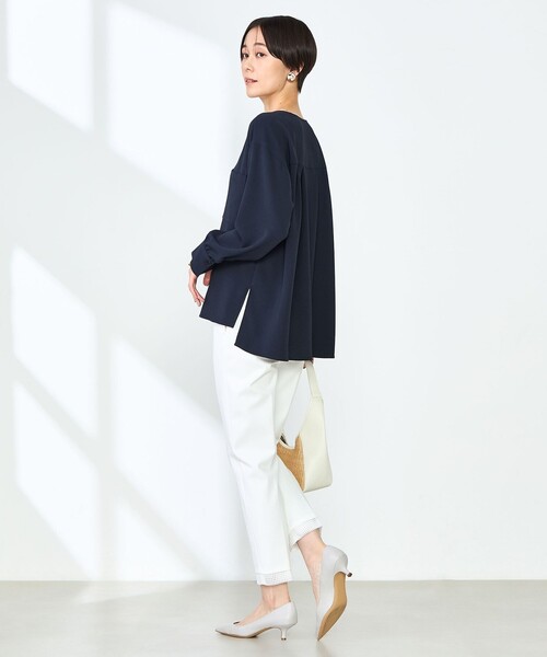 NOLLEY’S(ノーリーズ)の「《セットアップ対応》ニュアンスジョーゼットVネックブラウス(シャツ/ブラウス・レディース・ネイビー/オフホワイト/サックスブルー・38)」の6枚目の写真