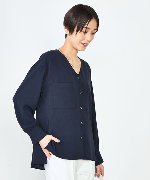 NOLLEY’S(ノーリーズ)の「《セットアップ対応》ニュアンスジョーゼットVネックブラウス(シャツ/ブラウス・レディース・ネイビー/オフホワイト/サックスブルー・38)」の8枚目の写真