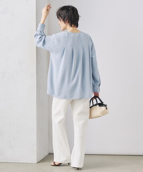 NOLLEY’S(ノーリーズ)の「《セットアップ対応》ニュアンスジョーゼットVネックブラウス(シャツ/ブラウス・レディース・ネイビー/オフホワイト/サックスブルー・38)」の22枚目の写真