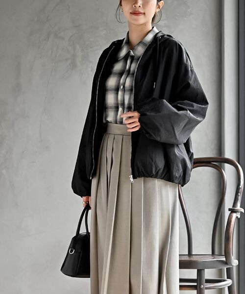 rps(アールピーエス)の「ナイロンバルーンフードジップブルゾン(ブルゾン・レディース・ライトカーキ/ネイビー/アイボリー・フリー)」の22枚目の写真