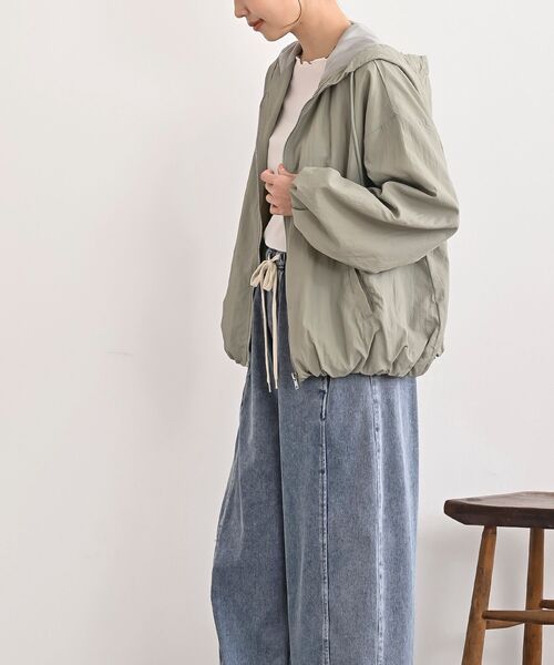 rps(アールピーエス)の「ナイロンバルーンフードジップブルゾン(ブルゾン・レディース・ライトカーキ/ネイビー/アイボリー・フリー)」の5枚目の写真