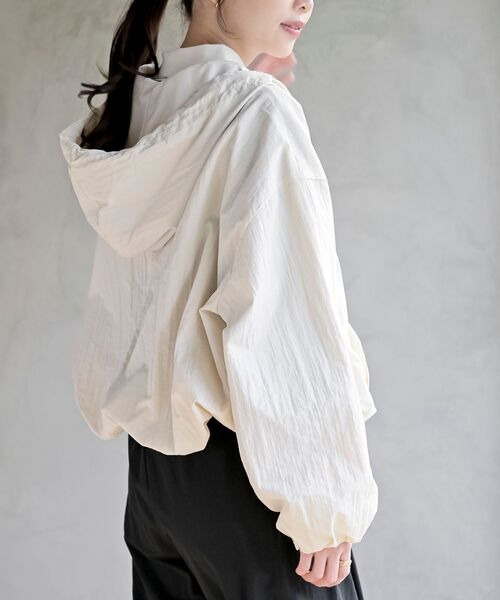 rps(アールピーエス)の「ナイロンバルーンフードジップブルゾン(ブルゾン・レディース・ライトカーキ/ネイビー/アイボリー・フリー)」の17枚目の写真