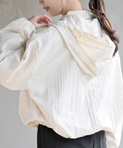 rps(アールピーエス)の「ナイロンバルーンフードジップブルゾン(ブルゾン・レディース・ライトカーキ/ネイビー/アイボリー・フリー)」の18枚目の写真