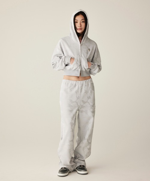 A BATHING APE(アベイシングエイプ)の「SOLID CAMO JACQUARD ONE POINT CROPPED ZIP HOODIE(パーカー・レディース・グレー/サックスブルー・MEDIUM/SMALL)」の3枚目の写真