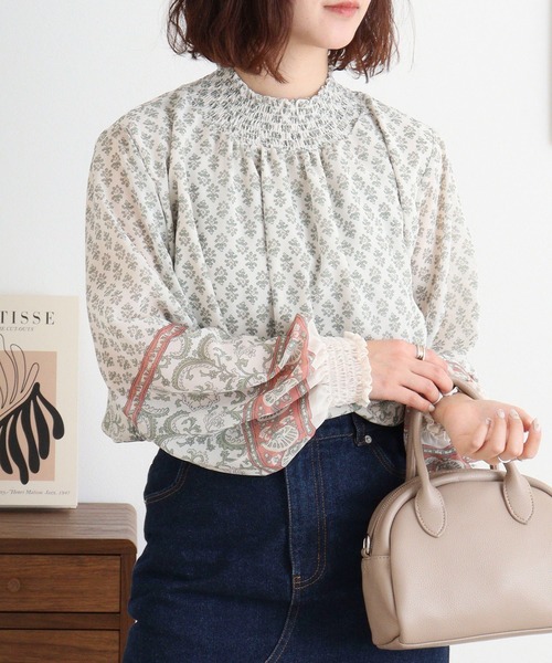 BRODIAEA(ブローディア)の「BRODIAEA スモック刺繍シフォンブラウス(シャツ/ブラウス・レディース・ネイビー/ベージュ/ピンク・40)」の3枚目の写真