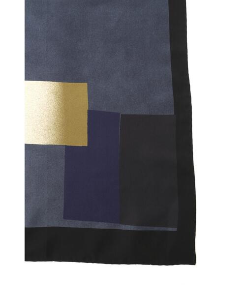 MARGARET HOWELL(マーガレットハウエル)の「SILK COLLAGE PRINT SCARF(ストール/ショール・レディース・ブラック/ブルー・FREE)」の7枚目の写真
