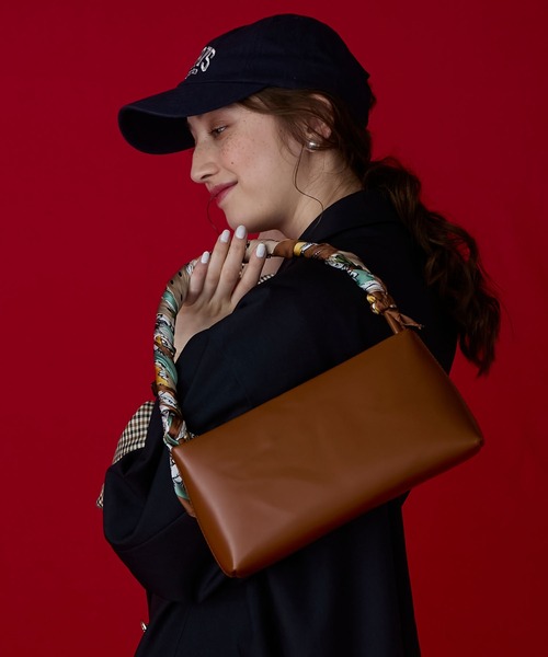 BONLECILL Marche（ボンルシールマルシェ）の「【BONLECILL Marche】2wayシームレスワンハンドルバッグ／クラッチバッグ（ハンドバッグ・レディース・バーガンディー/キャメル/グリーン/ブラック・FREE）」の3枚目の写真