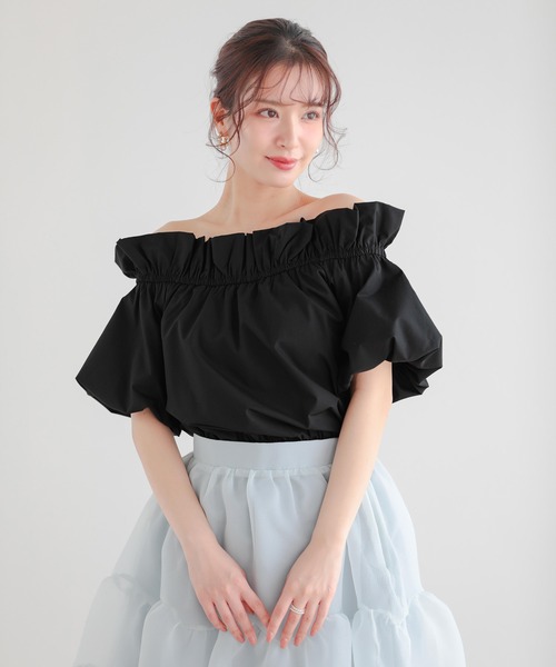 Fit more(フィットモア)の「オフショルバルーンスリーブペプラムトップス(シャツ/ブラウス・レディース・ブラック/ブルー/ホワイト・FREE)」の3枚目の写真