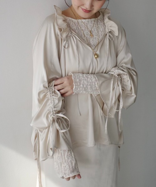 mysty woman(ミスティウーマン)の「【スタッフプロデュース】あんず企画・サテンギャザーリボンブラウス 329021(シャツ/ブラウス・レディース・ライトブラウン/アイボリー/ブラック/ベビーピンク・FREE)」の2枚目の写真