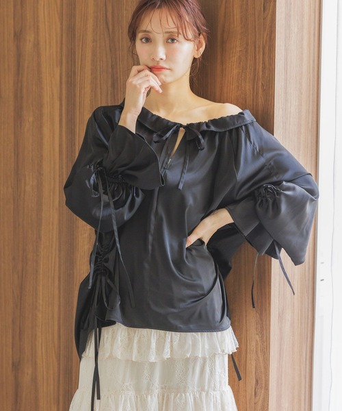 mysty woman(ミスティウーマン)の「【スタッフプロデュース】あんず企画・サテンギャザーリボンブラウス 329021(シャツ/ブラウス・レディース・ライトブラウン/アイボリー/ブラック/ベビーピンク・FREE)」の6枚目の写真