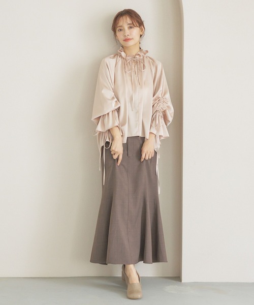 mysty woman(ミスティウーマン)の「【スタッフプロデュース】あんず企画・サテンギャザーリボンブラウス 329021(シャツ/ブラウス・レディース・ライトブラウン/アイボリー/ブラック/ベビーピンク・FREE)」の8枚目の写真