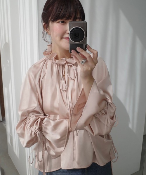 新品未使用 mysty woman サテンギャザーリボンブラウス ヌーディピンク セール】【スタッフプロデュース】あんず企画・サテンギャザー