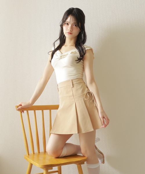 M DOLLY(エムドリー)の「twist sleeveless short tops/ツイストノースリーブショートトップス(Tシャツ/カットソー・レディース・アイボリー/グレー・FREE)」の21枚目の写真