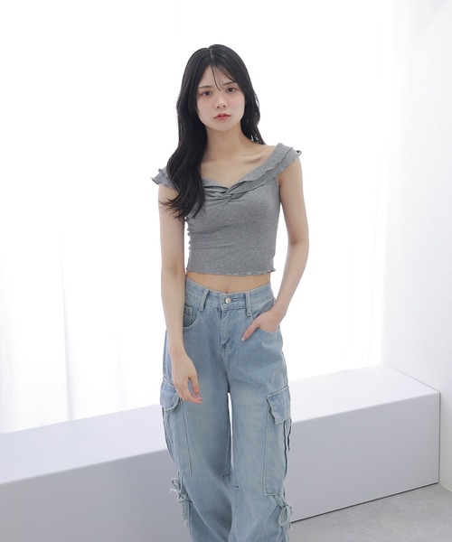 M DOLLY(エムドリー)の「twist sleeveless short tops/ツイストノースリーブショートトップス(Tシャツ/カットソー・レディース・アイボリー/グレー・FREE)」の11枚目の写真