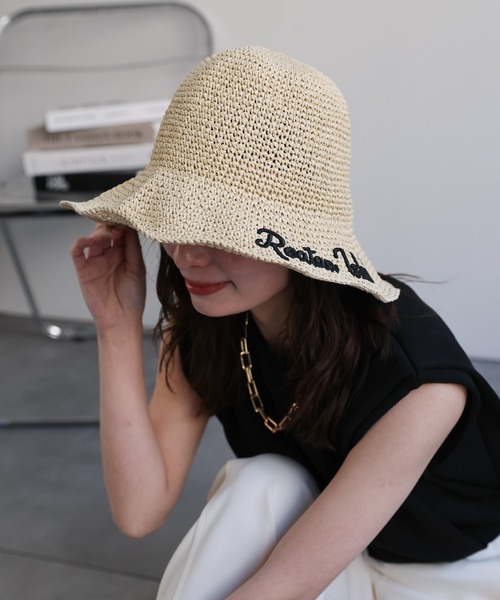 モラビト　バゲットハット　ベージュ系　シルバーロゴプレート ロゴ バケットハット（ベージュ） | SHE'S ONLINE SHOP