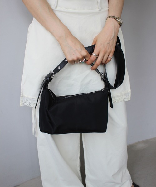 SANSeLF(サンセルフ)の「【SANSeLF】 リングデザインショルダーバッグ sana25s032(ハンドバッグ・レディース・ホワイト/ピンク/ライトブルー/ブラック・FREE)」の2枚目の写真