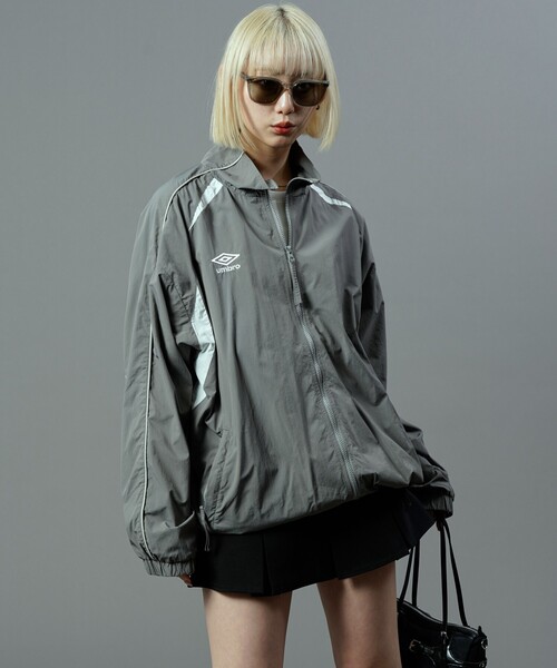 umbro♡アンブロジップアップジャケット　ナイロンブルゾン　グレー大人気完売品 アンブロ umbro UMBRO NYLON FRONT ZIP JACKET（アンブロ ナイロン