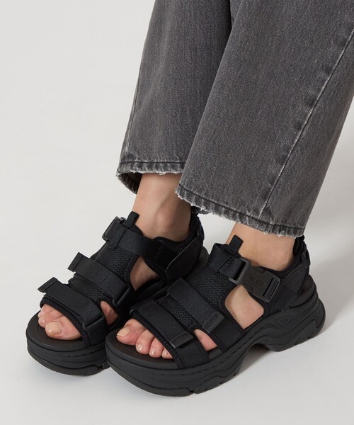 Teva(テバ)の「<Teva>ハリケーン アンプソール ガイラ サンダル(サンダル・レディース・オフホワイト/ブラック・5/7/6/8)」の5枚目の写真