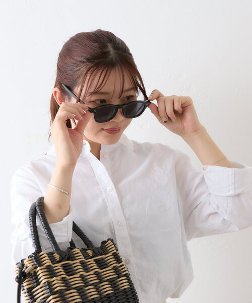 BIRTHDAY BAR(バースデイバー)の「ウェリントンサングラス(サングラス・レディース・サンドベージュ/ブラック・0)」の3枚目の写真