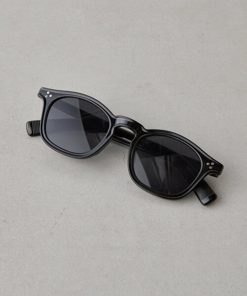 BIRTHDAY BAR(バースデイバー)の「ウェリントンサングラス(サングラス・レディース・サンドベージュ/ブラック・0)」の5枚目の写真