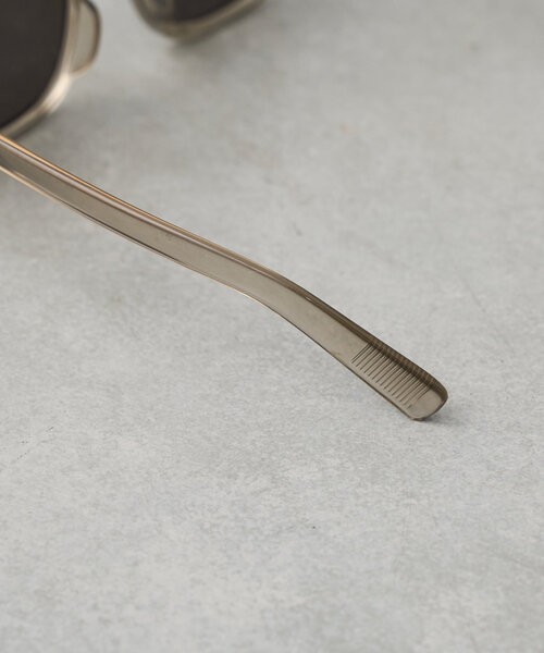 BIRTHDAY BAR(バースデイバー)の「ウェリントンサングラス(サングラス・レディース・サンドベージュ/ブラック・0)」の12枚目の写真