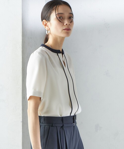 SHIPS(シップス)の「〈手洗い可能〉パイピング キーネック 半袖 ブラウス(シャツ/ブラウス・レディース・オフホワイト/ネイビー・ONE SIZE)」の19枚目の写真