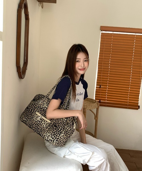 lilful(リルフル)の「レオパード ヒョウ柄 ボストンバッグ 大容量(ボストンバッグ・レディース・レオパード・F)」の3枚目の写真