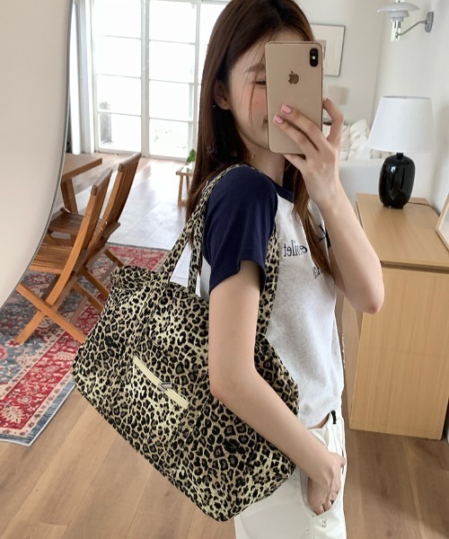 lilful(リルフル)の「レオパード ヒョウ柄 ボストンバッグ 大容量(ボストンバッグ・レディース・レオパード・F)」の9枚目の写真